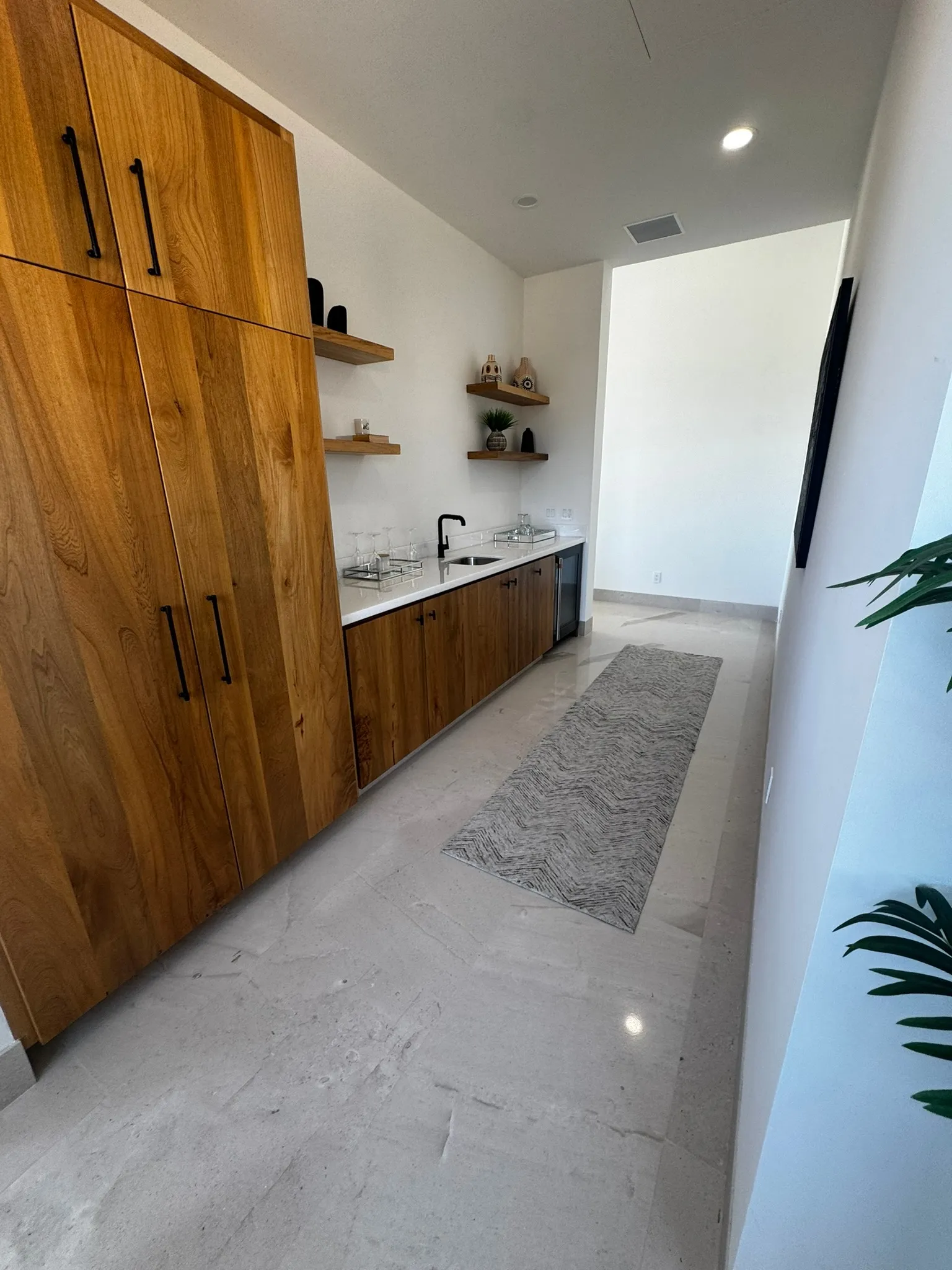 Beach Estate - be47 ocean view master bar